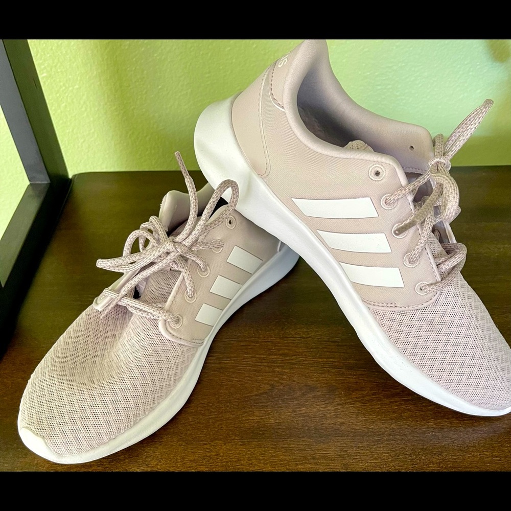 Womens size 8 Adidas sneakers